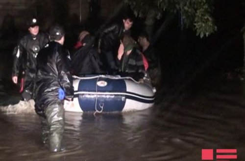 Lənkəranı su basdı