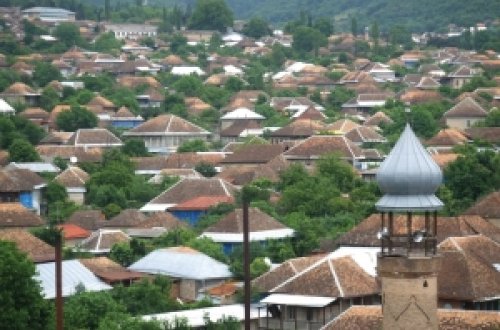 Şəkidə qəbiristanlıqda məzarları təhqir edənlər tutulub