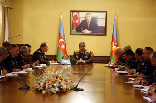 Zakir Həsənov rəhbər zabit heyətini topladı