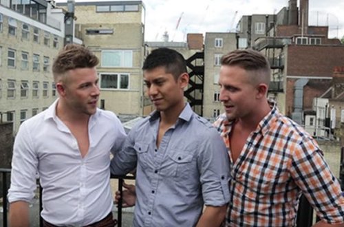 Üç kişidən ibarət ailə uşaq istəyir