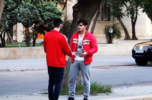 Cinsi azlıq Bakıda kimləsə tanış olmaq istəsə...