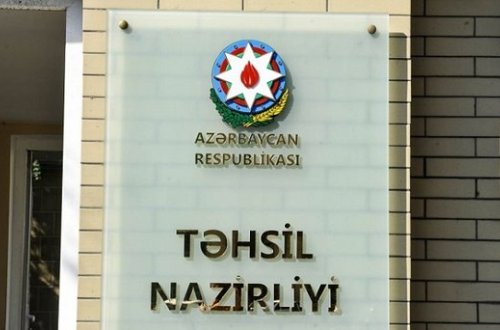 Müəllimlər imtahan verir