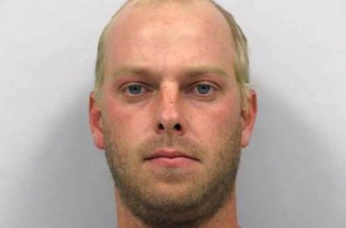 Dostunun azyaşlı qızını zorladı