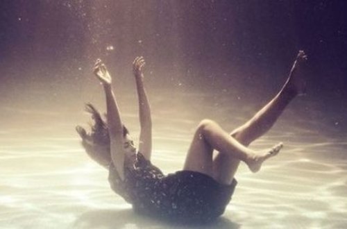 Kür çayında qadın meyiti tapılıb