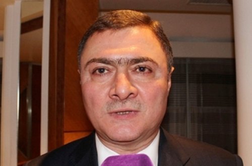 Qaxın qoz meşələrinə qənim kəsilmiş, kənddən lapatka ilə qovulan deputatı