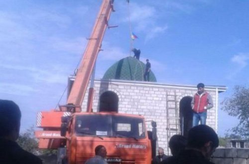 “İstəyirsən kilsə tik, amma məscid olmaz”