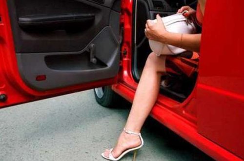 “Kim mənə maşın və ev ala bilər? Üstəlik məni də alsın”