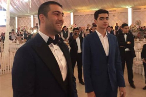 Namiq Qaraçuxurlunun toyu belə keçir