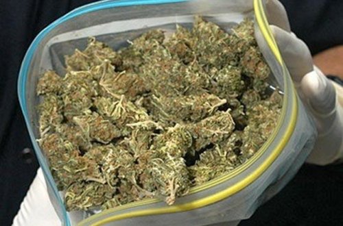 Azərbaycanda 20 yaşlı qızı 3 kiloqram narkotiklə tutdular