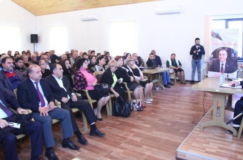 Azay Quliyevin seçicilərlə görüşləri davam edir