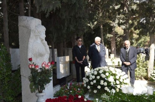 Mehriban Əliyeva və ailə üzvləri Aida İmanquliyevanın xatirəsini anıblar