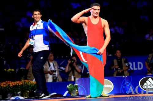 Rəsul Çunayev dünyanın ən güclü güləşçilərin lideri oldu