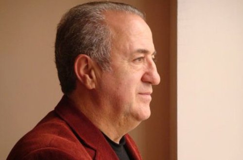 Xalq artisti itə görə anasını atdı