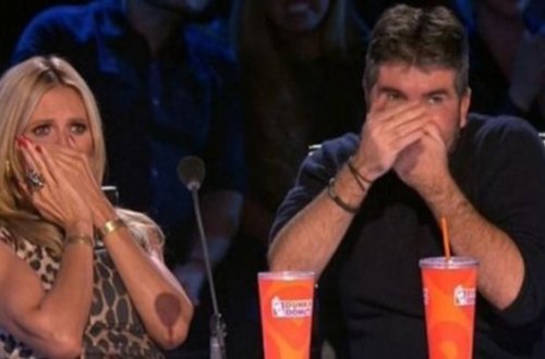 Səhnədə etdikləri ilə hər kəsi şoka saldı