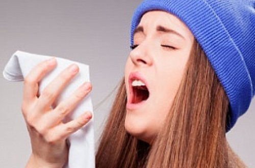 12 yaşlı amerikalı qız gündə 12 min dəfə asqırır