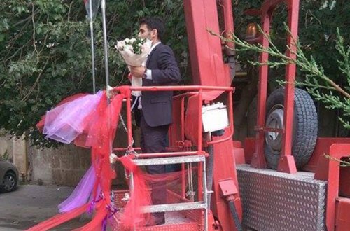 Bakıda kranla evlilik təklifi