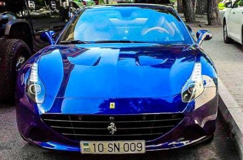 Bakıda eyni rəngli bahalı maşın sahibi olan bacılar