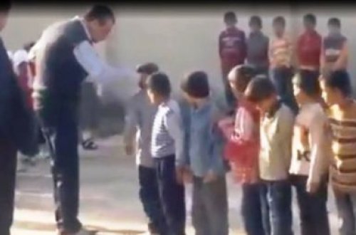 Müəllim məktəbli uşaqları belə cəzalandırdı