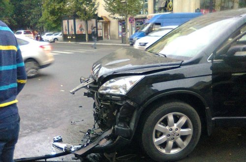 Paytaxtda yol qəzası: 1 nəfər yaralandı