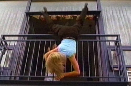 Gənc qız toyuna bir gün qalmış 8 mərtəbədən düşdü