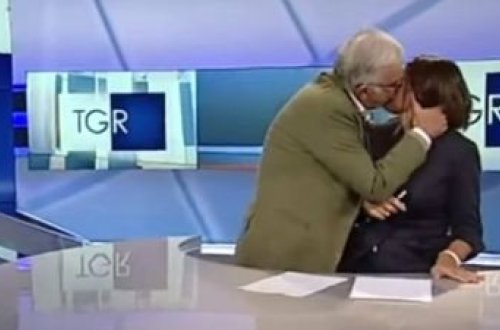 Yaşlı kişi canlı yayımda aparıcını öpdü -