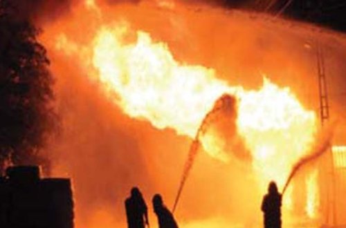 Üçotaqlı ev əşyaları ilə birgə tamamilə yandı