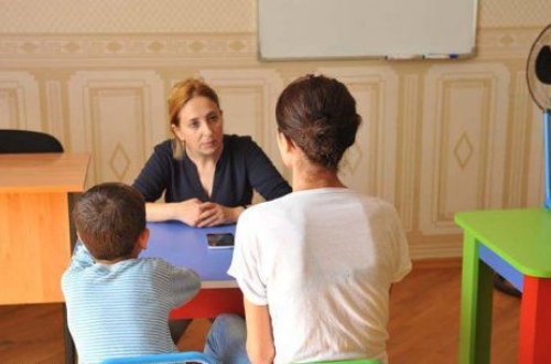 Kişi evə başqa qadın gətirib, arvadına deyib ki...