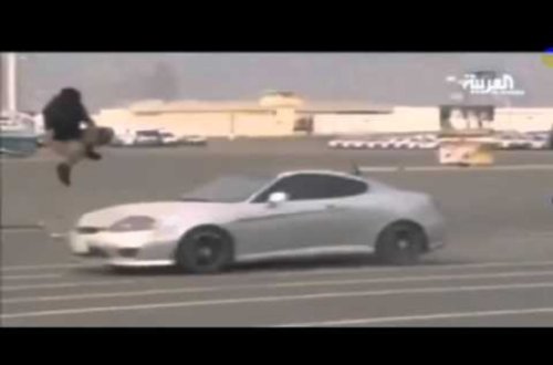 Maşının üstündən uçdu, Kral mat qaldı