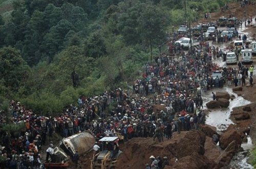 Torpaq sürüşdü, 600 nəfər itkin düşdü