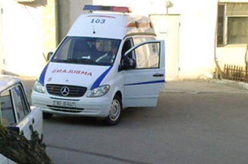 25 yaşlı oğlan ağacdan yıxıldı