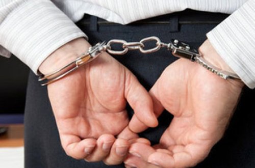 Camaata pul “atan” biznesmen tutuldu