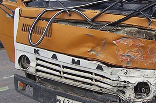 Bakının mərkəzində iki yük maşını toqquşdu