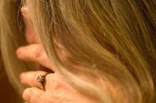 Şagirdin evindən oğurluq edən müəllimə: