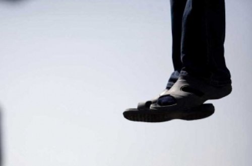 Azərbaycanda yaşlı kişi intihar etdi