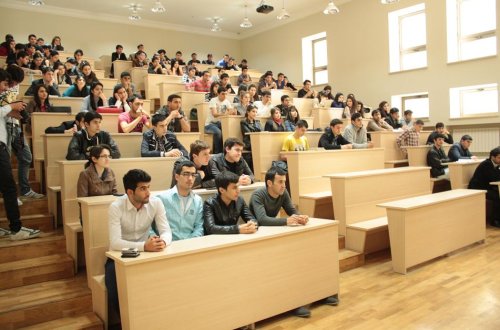 Azərbaycanda kişilər yenidən müəllim olmaq istəyir