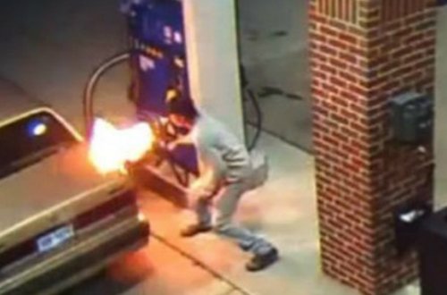 Hörümçək öldürmək istəyən sürücü yanacaqdoldurma məntəqəsini yandırdı