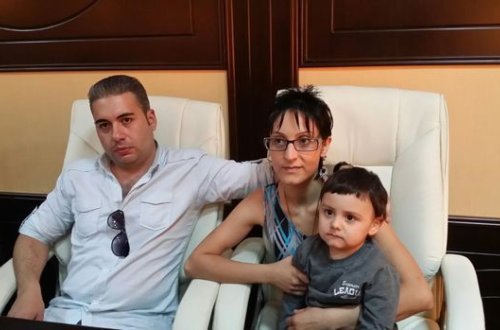 Erməni ailəsi tez-tez Bakı gəzintisinə çıxır