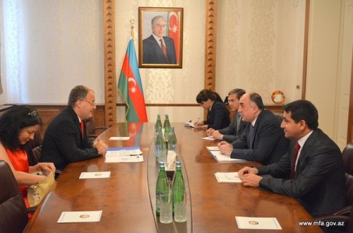 Məmmədyarov Moldova səfiri ilə görüşdü