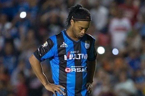 Futbol əfsanəsi Ronaldinyo, klubsuz qaldı