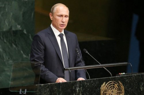 Putin İslamı dünyanın ən əzəmətli dini adlandırıb