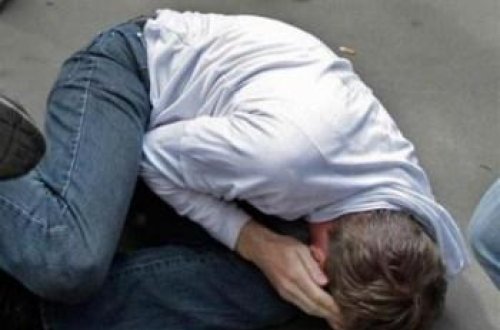 Azərbaycanda oğul atasını armaturla döydü