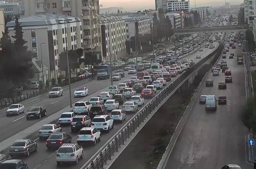 Ziya Bünyadovda qəza baş verdi - Tıxac yarandı