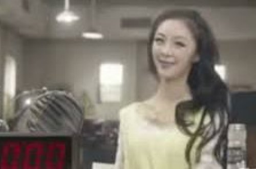 Xanımların nəzərinə: 10 saniyəyə makiyaj