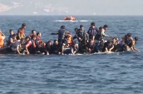 Mühacirləri aparan qayıq batdı: 17 ölü