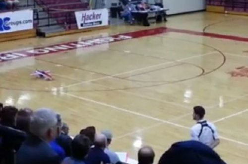 Əl ilə idarə olunan təyyarələrin yarışmasında əsl şou