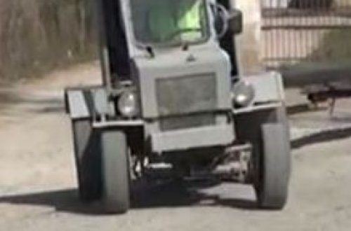 Salyan sakini “Jiquli” və “Uaz”dan traktor düzəltdi