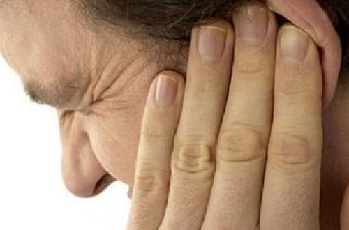 Rekord vurmağa cəhd edərkən az qala qulağı qopacağdı