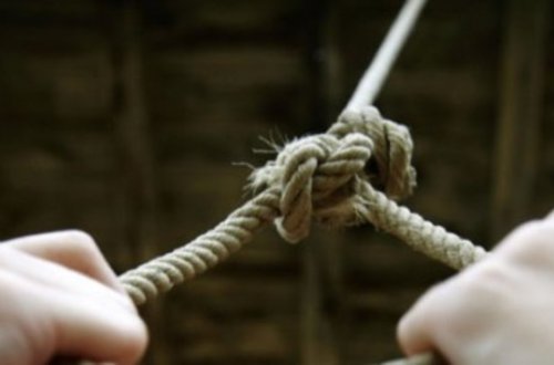 Yevlaxda qadın özünü asdı