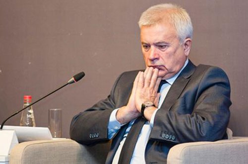 Vahid Ələkbərova 1.2 milyardlıq zərbə