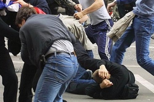 Bakıda avtomobili park etmək üstündə kütləvi dava düşdü